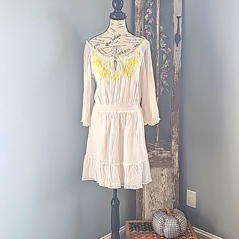 OLD NAVY LINEN GAUZE DRESS. EMBROIDERED DESIGN DROP WAIST.   Size XS